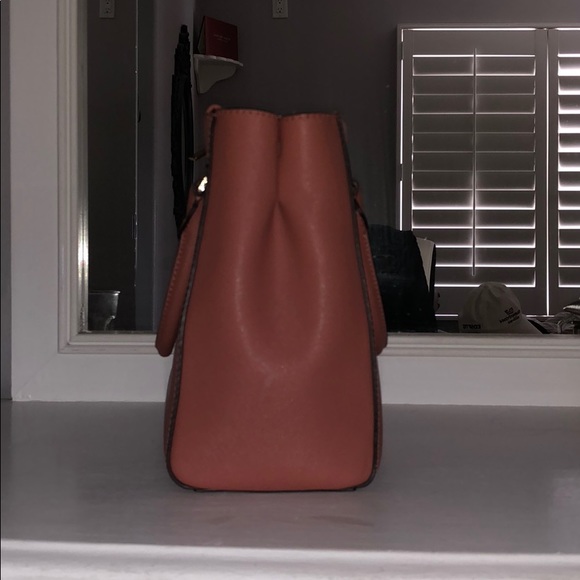 Michael kors purse - Picture 2 of 3